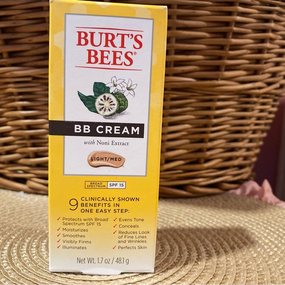 Burt's Bees Light/Med BB Cream with SPF 15 - Picture 2 of 5